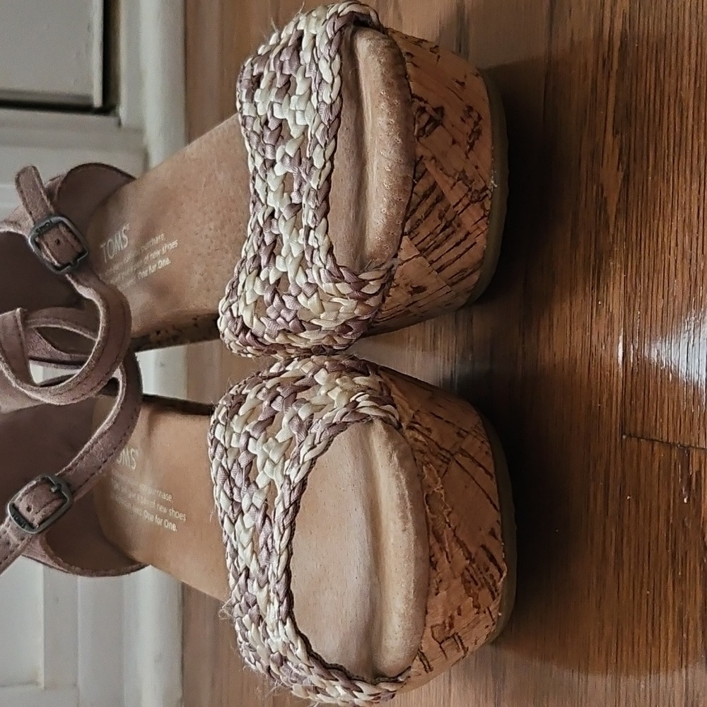 🎉HP🎉 Toms Platform Wedges - Picture 6 of 7